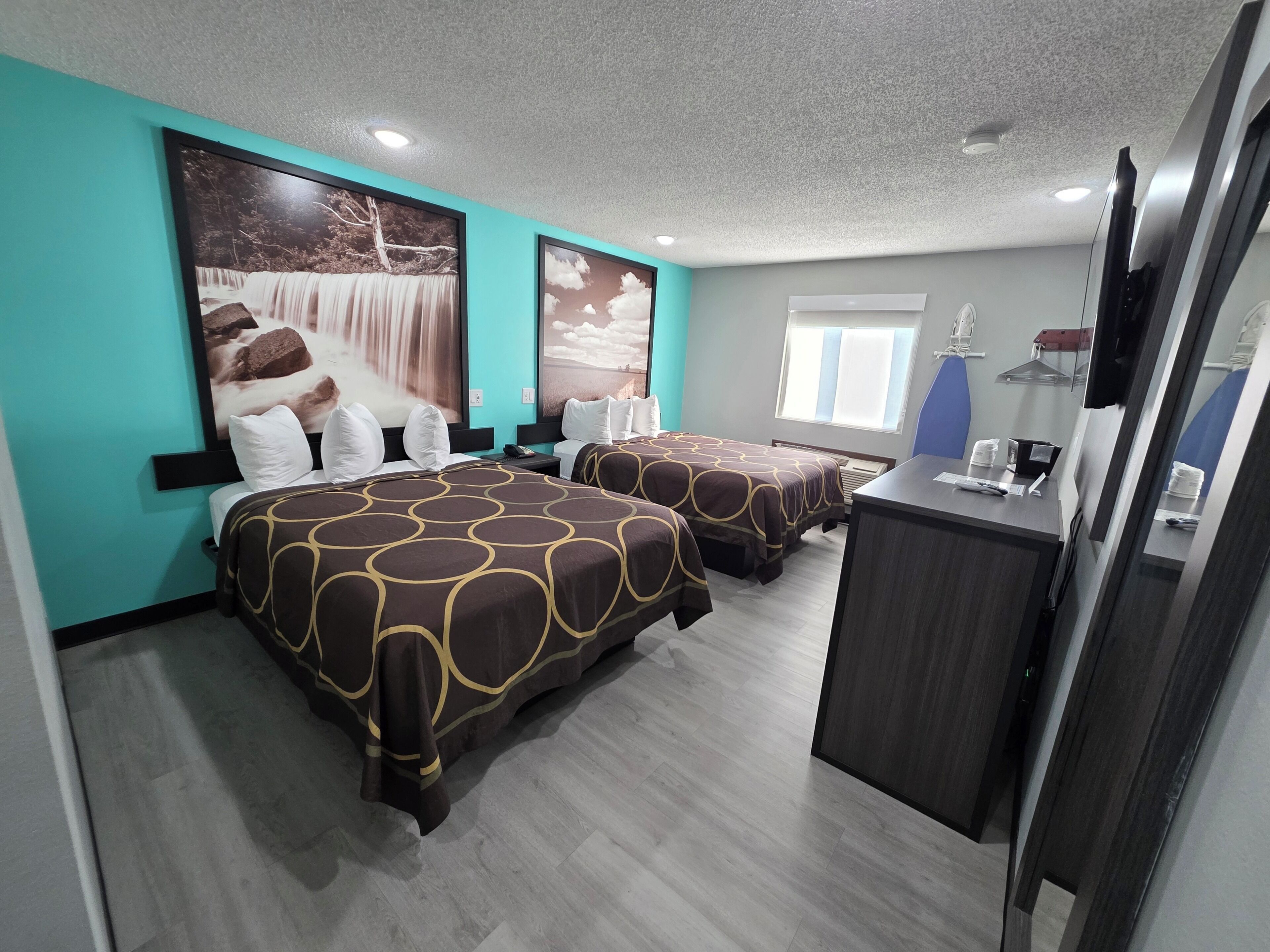 办公桌、熨斗/熨衣板、免费婴儿床、免费 WiFi