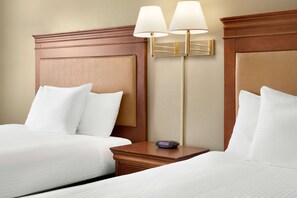 Camas con pillow-top, escritorio y espacio para trabajar con laptop 
