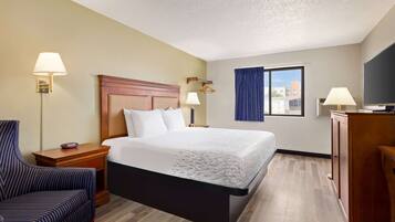 Room, 1 King Bed, Non Smoking | Pillowtop beds, desk, laptop workspace, free WiFi