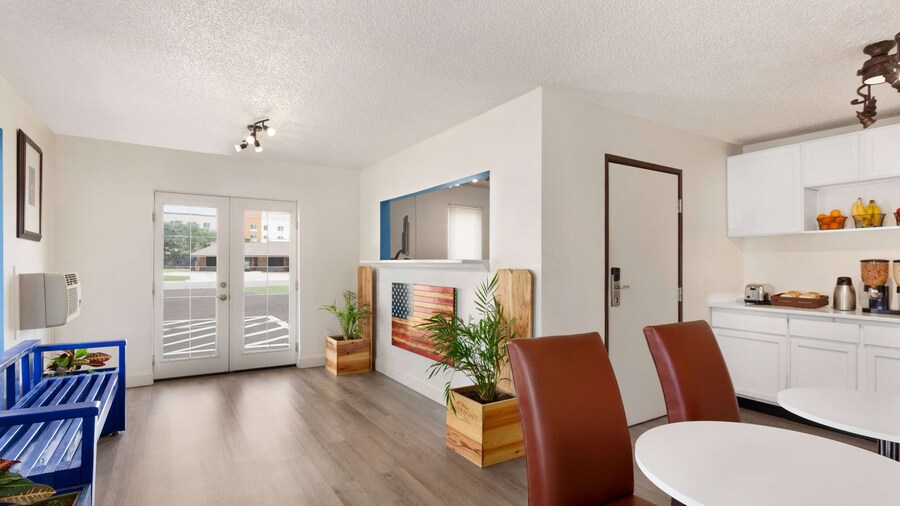 Baymont by Wyndham Hutchinson