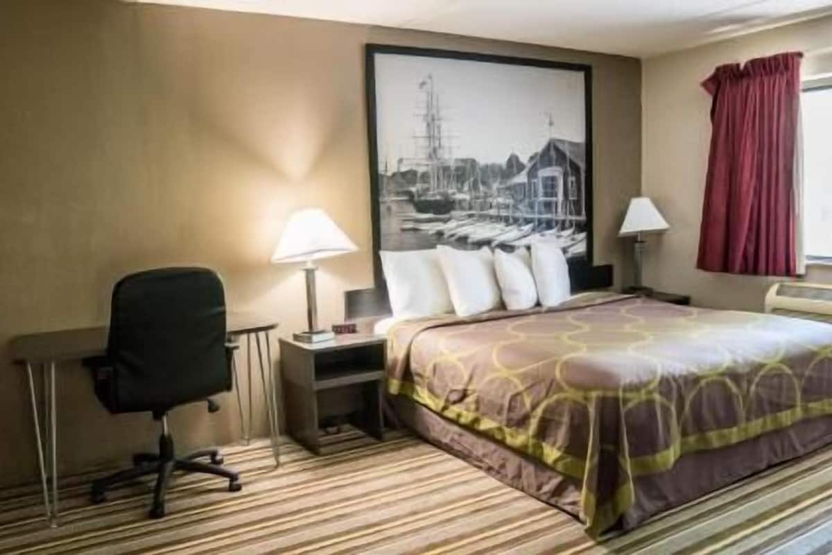 Desk, free cribs/infant beds, rollaway beds, free WiFi