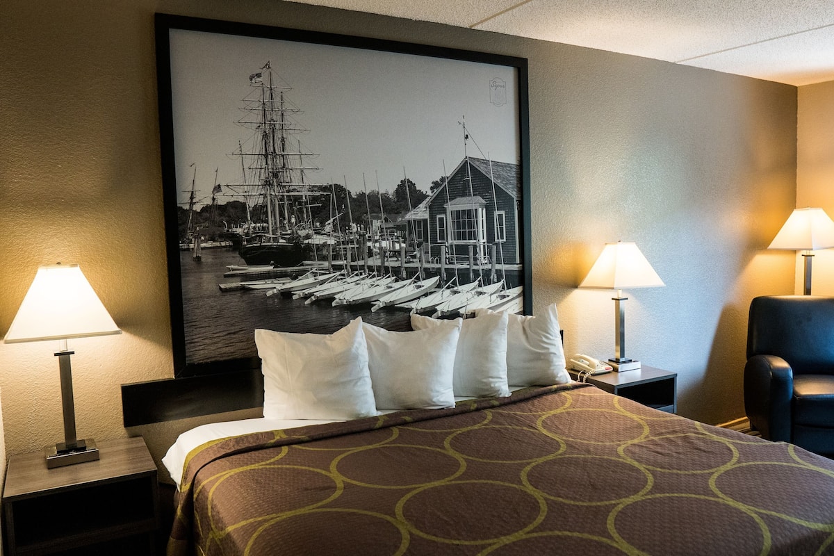 Desk, free cribs/infant beds, rollaway beds, free WiFi