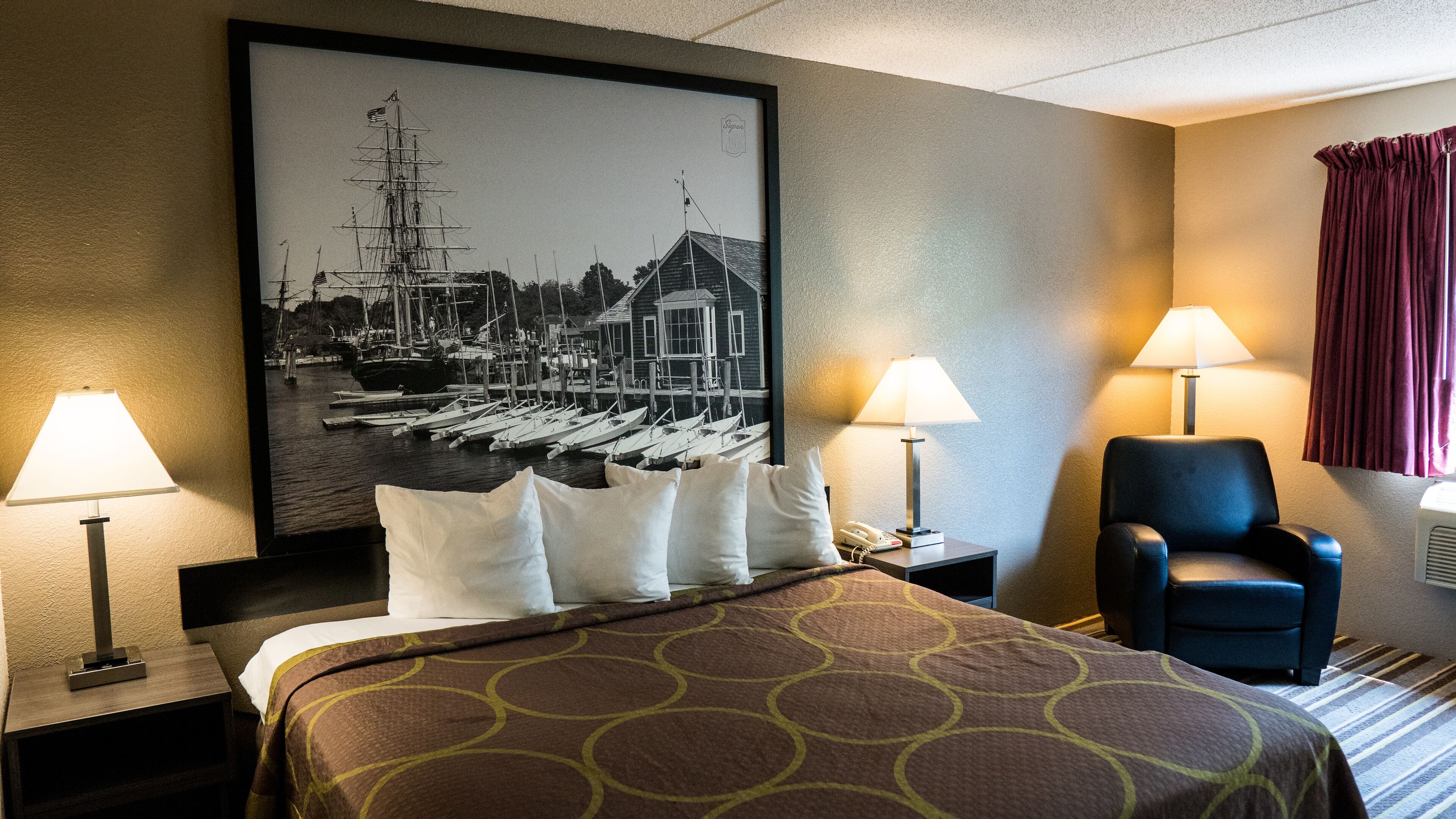 Escritorio, cunas gratuitas, camas extra y wifi gratis 