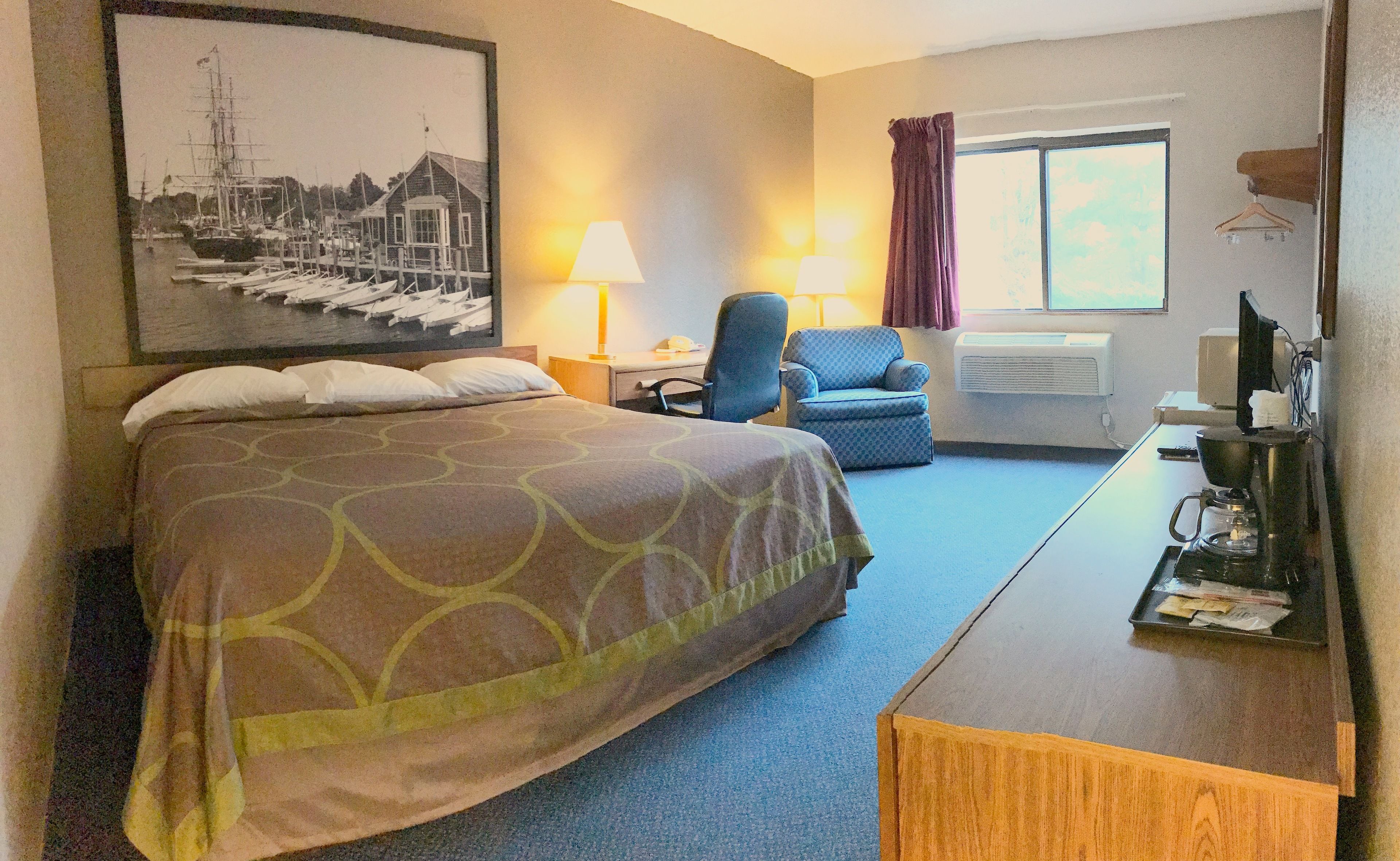 Desk, free cribs/infant beds, rollaway beds, free WiFi