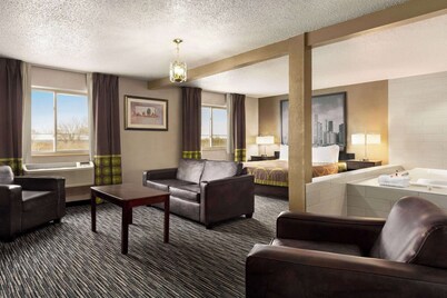 Super 8 by Wyndham Joliet I-55 N/Chicago