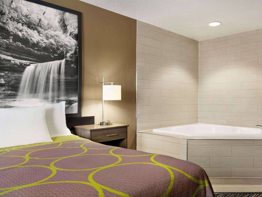 Suite estudio, 1 cama de matrimonio, no fumadores | Escritorio, cortinas opacas, tabla de planchar con plancha