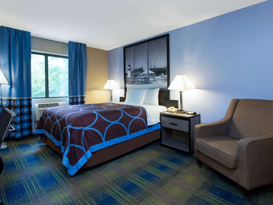 Colchones con pillow-top, escritorio y espacio para trabajar con laptop