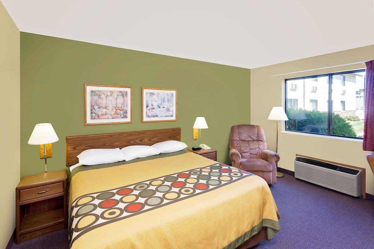 Individually decorated, individually furnished, laptop workspace