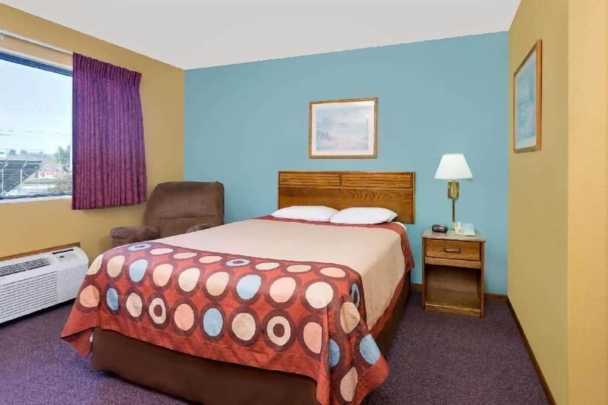 Individually decorated, individually furnished, laptop workspace