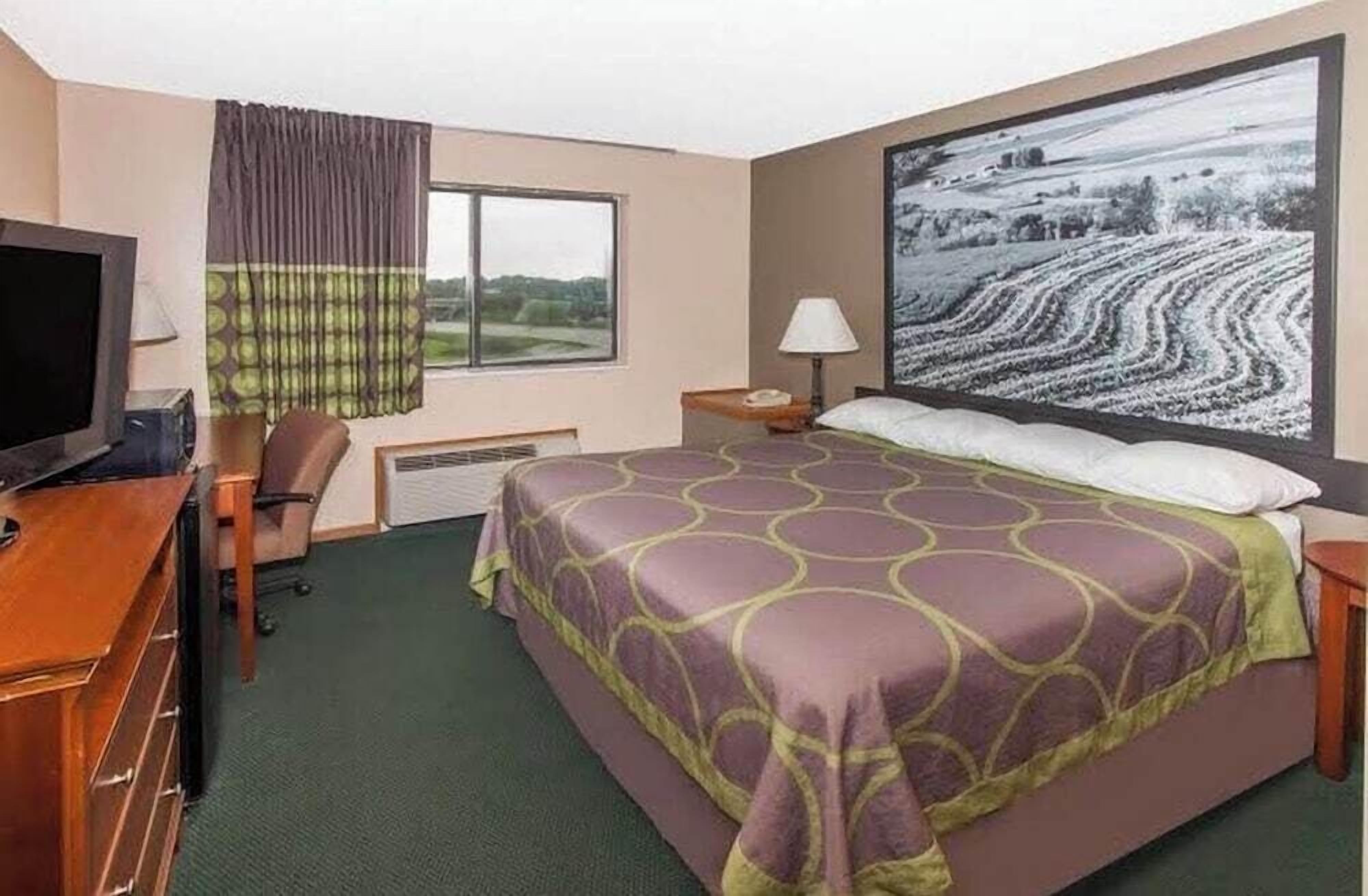In-room safe, individually decorated, individually furnished, desk