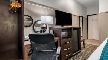 Standard Room, 1 King Bed, Non Smoking | Egyptian cotton sheets, premium bedding, down comforters, pillowtop beds
