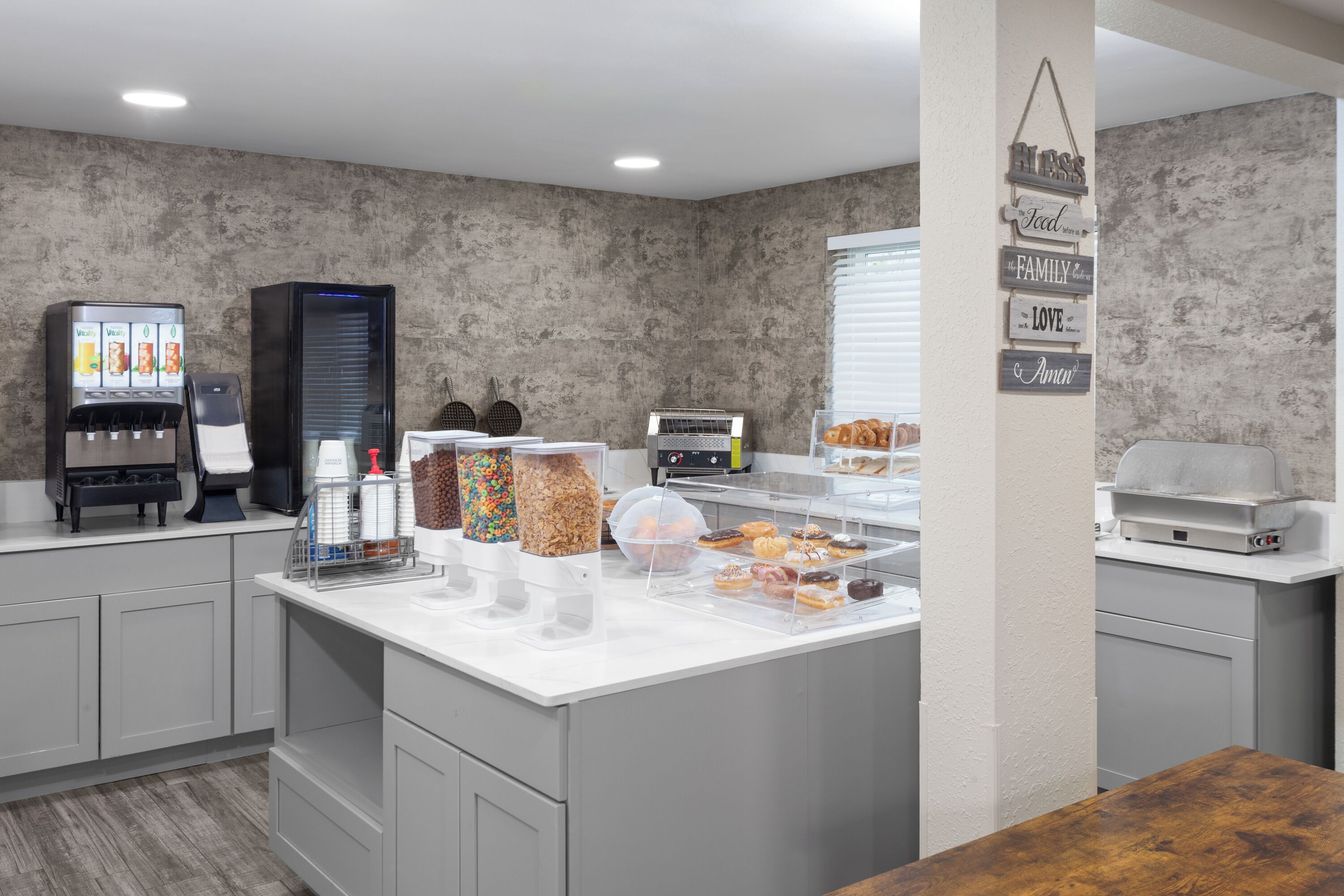 Free daily continental breakfast