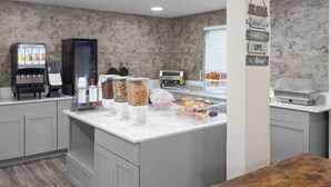 Free daily continental breakfast - Days Inn by Wyndham Waukegan (Waukegan)