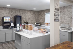 Free daily continental breakfast