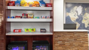 Snack bar - Days Inn by Wyndham Waukegan (Waukegan)