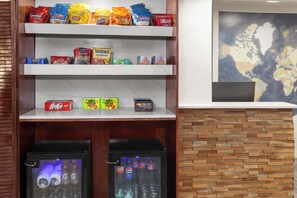 Snack bar - Days Inn by Wyndham Waukegan (Waukegan)