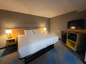 Suite, 1 King Bed, Non Smoking | Iron/ironing board, rollaway beds, free WiFi, bed sheets