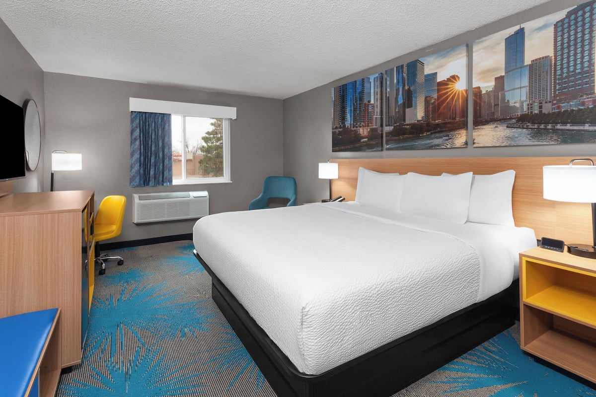 Habitación, 1 cama King size, para no fumadores | Tabla de planchar con plancha, camas extra, wifi gratis y ropa de cama