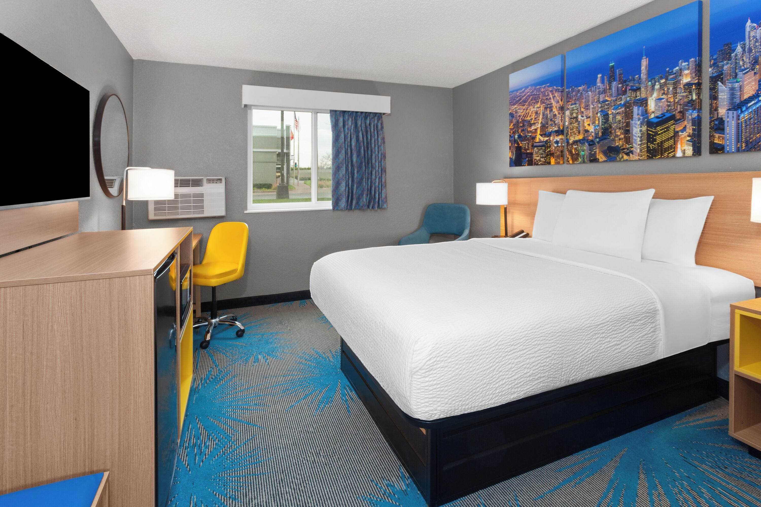 Room, 1 Queen Bed, Mobility Accessible, Non Smoking (Bathtub W/grab Bars) | Iron/ironing board, rollaway beds, free WiFi, bed sheets