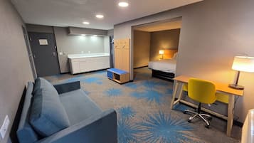 Suite, 1 Katil Raja (King), Non Smoking | Seterika/papan seterika, katil lipat simpan/tambahan, Wi-fi percuma