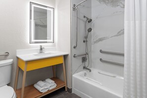 Room, 1 Queen Bed, Mobility Accessible, Non Smoking (Bathtub W/grab Bars) | Bathroom