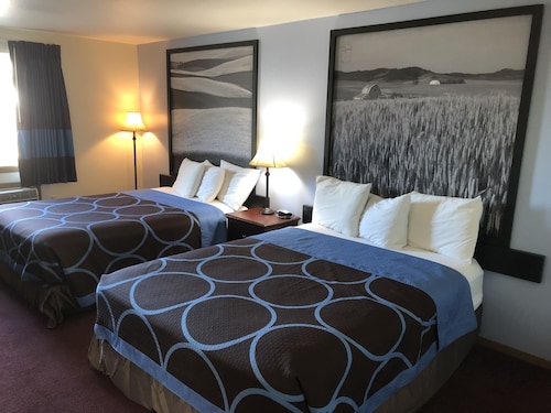 Super 8 by Wyndham Lewiston