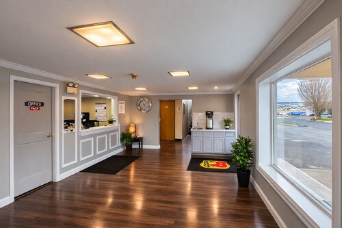 Super 8 by Wyndham Lewiston