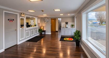 Super 8 by Wyndham Lewiston