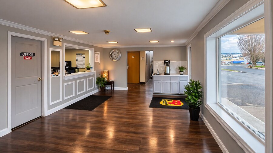 Super 8 by Wyndham Lewiston