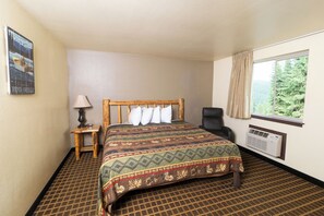 Standard Room, 1 King Bed | Room amenity - Fairbridge Inn & Suites Sandpoint (Ponderay)
