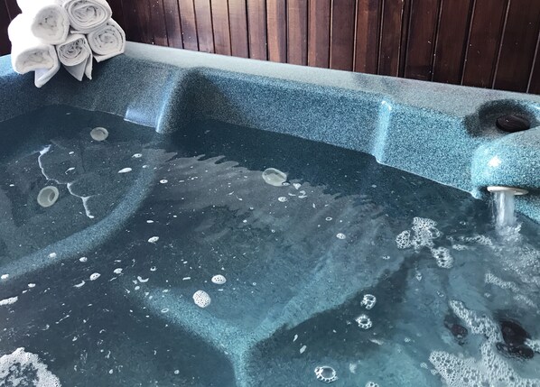 Indoor spa tub