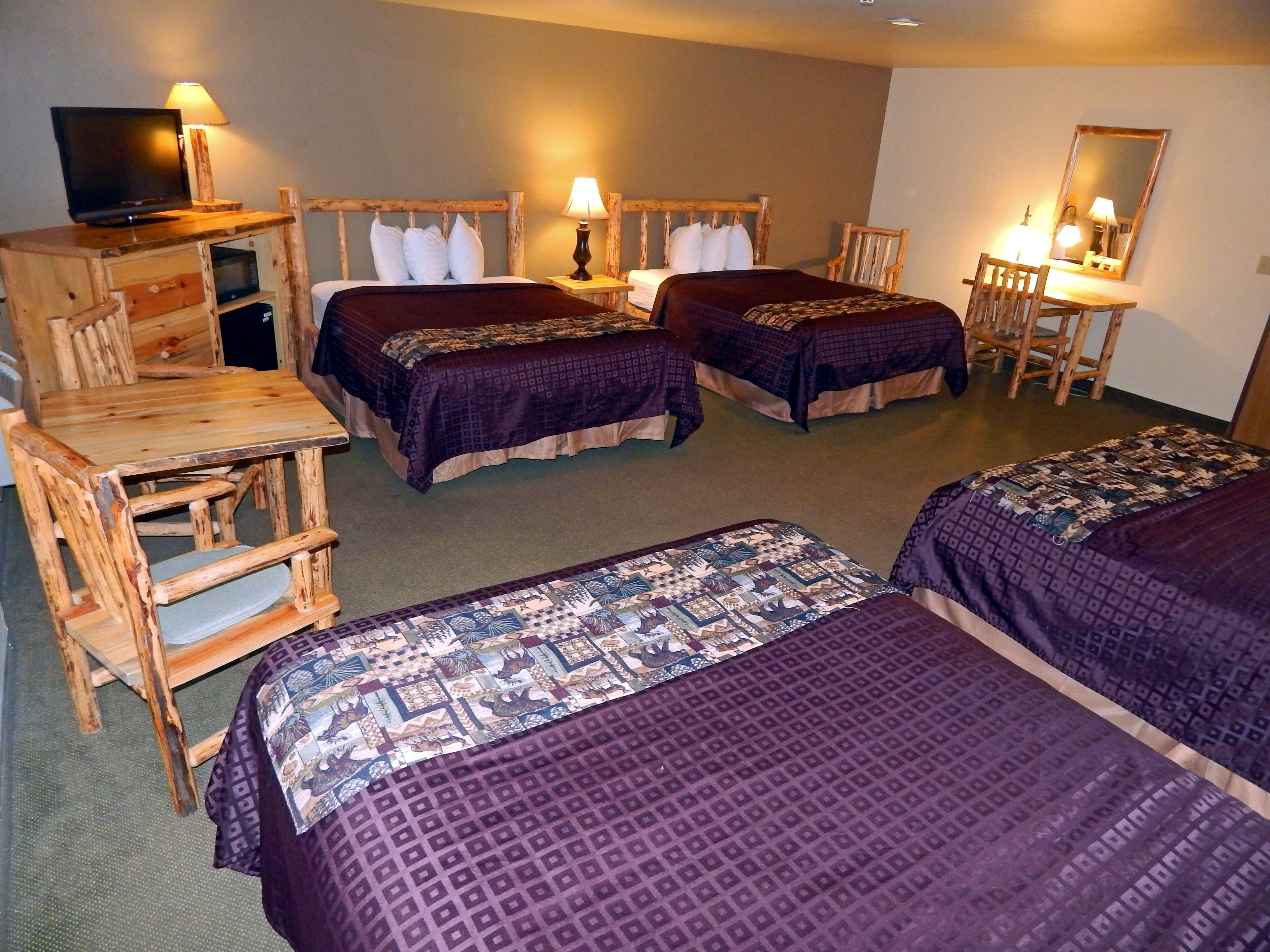 セーフティボックス (室内)、デスク、遮光カーテン、アイロン / アイロン台