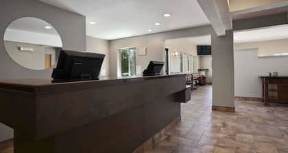Super 8 by Wyndham Pocatello