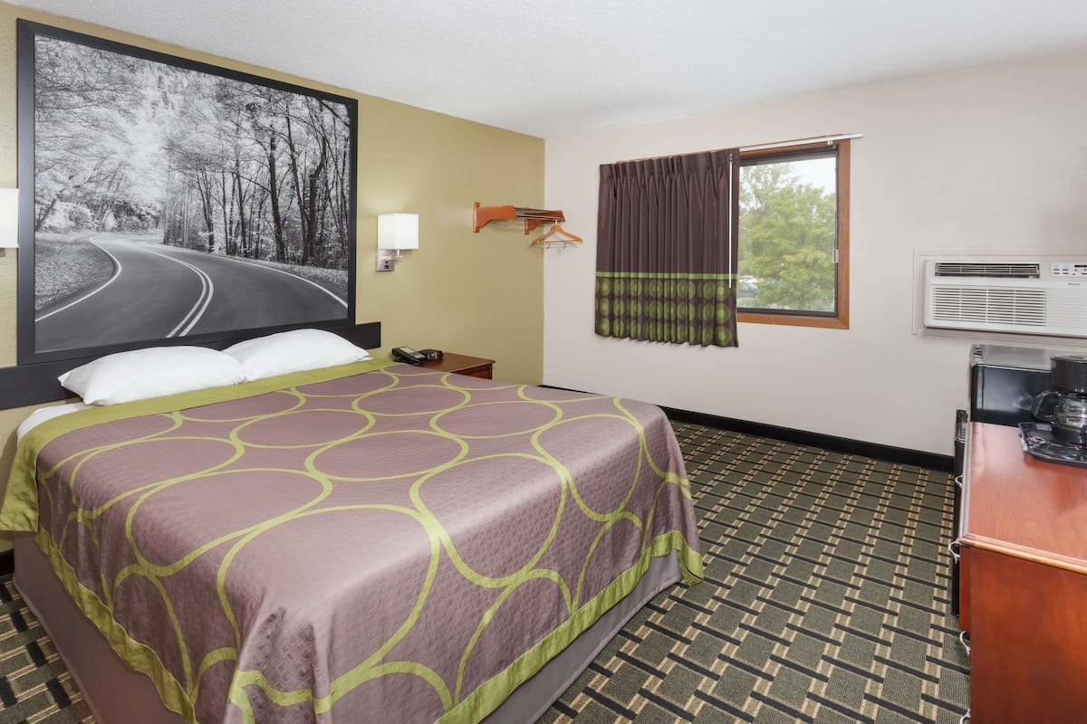 Free WiFi, bed sheets