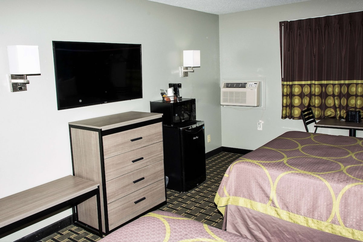 2 Queen Beds, Second Floor, Non-Smoking | Free WiFi, bed sheets
