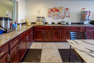 Desayuno continental gratuito y diario