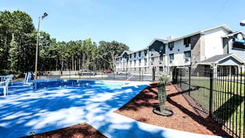 Sæsonbestemt udendørs pool