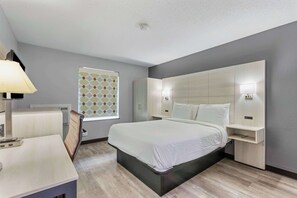 Deluxe Room, 1 King Bed, Non Smoking