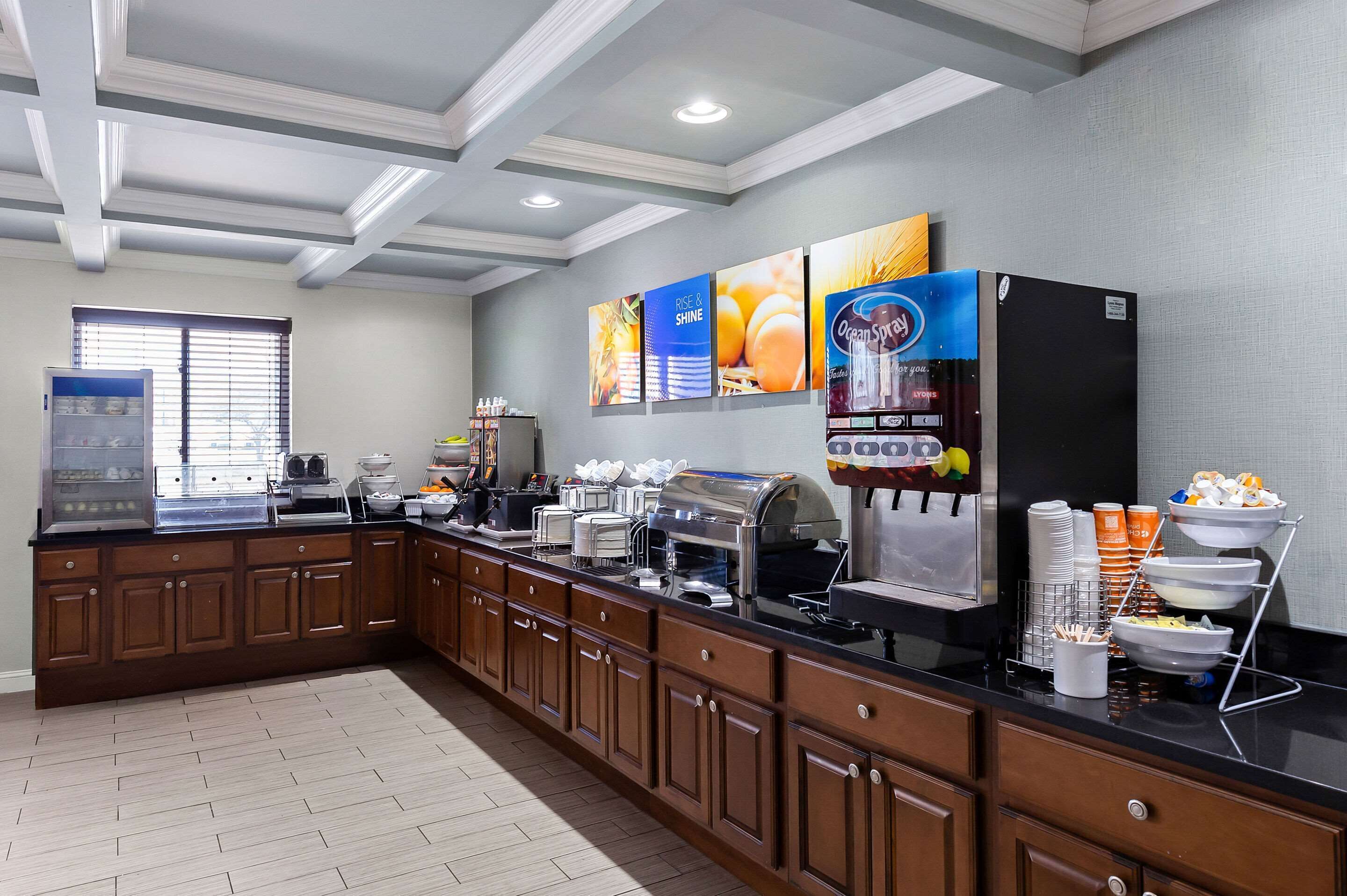 free daily continental breakfast