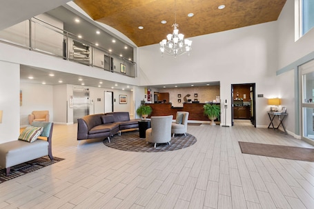 Lobby. Comfort Inn & Suites Springfield I-55