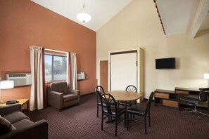 Efficiency, Loft, 1 très grand lit, non-fumeur | Bureau, fer et planche à repasser, lit de bébé (gratuit)