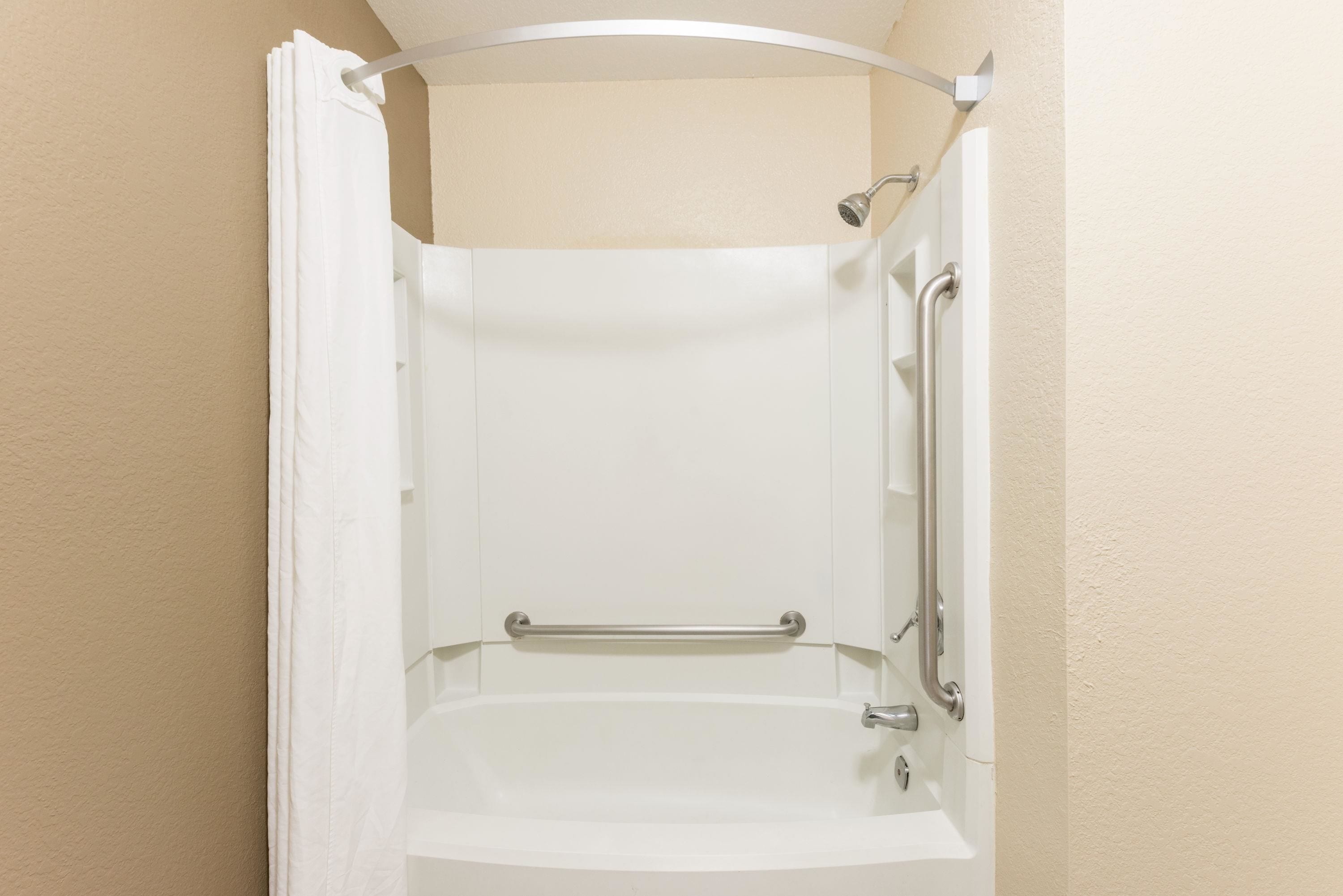 Room, 1 King Bed, Accessible, Non Smoking (Mobility) | Bathroom