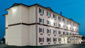 A multi-story hotel with a flat roof and a covered entrance area. - Super 8 by Wyndham Springfield East (Springfield)