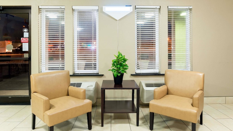 Super 8 by Wyndham Springfield East