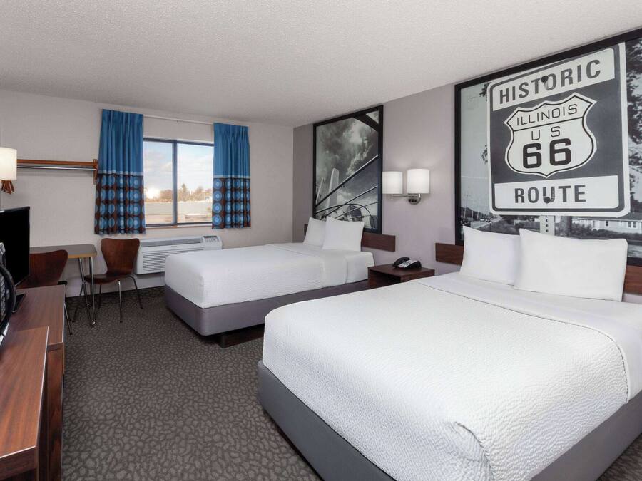 Habitación doble, 2 camas matrimoniales | Wifi gratis y ropa de cama