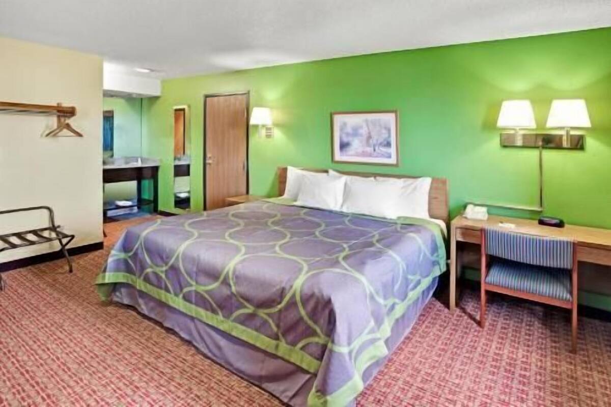 Free WiFi, bed sheets