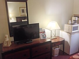 Escritorio, tabla de planchar con plancha y cunas gratuitas 