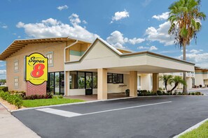 Exterior - Super 8 by Wyndham Melbourne (Melbourne)