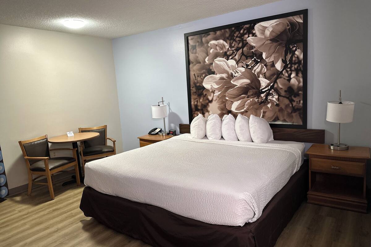 Desk, iron/ironing board, cots/infant beds, free WiFi