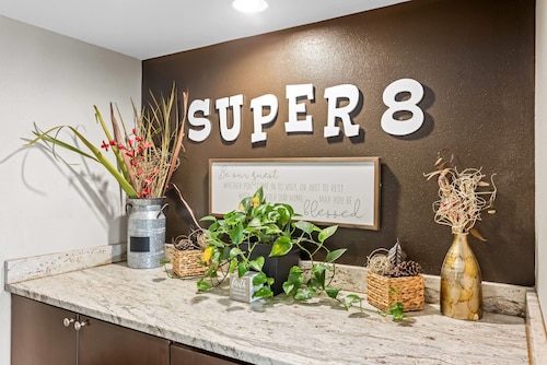 Super 8 by Wyndham Valdosta GA I-75